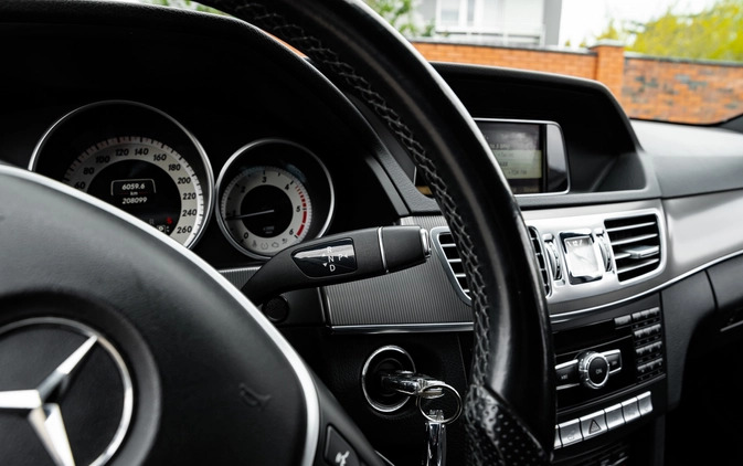 Mercedes-Benz Klasa E cena 62900 przebieg: 208000, rok produkcji 2013 z Warszawa małe 667